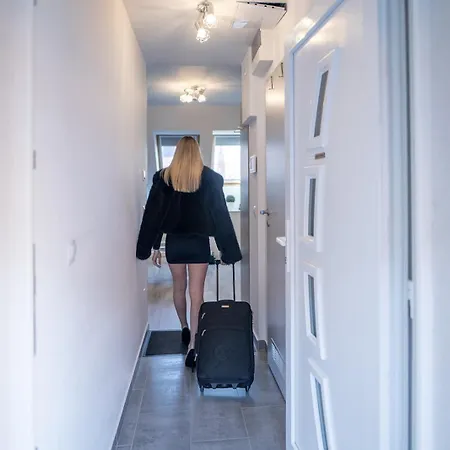 Apartman Antracit - Csendes Belvárosi Szállás, Saját Garázzsal