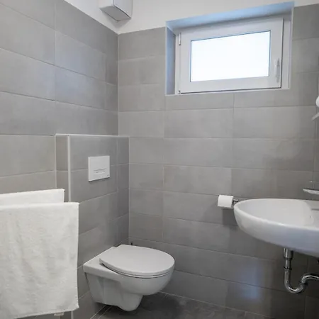 Antracit - Csendes Belvárosi Szállás, Saját Garázzsal Apartman Pécs