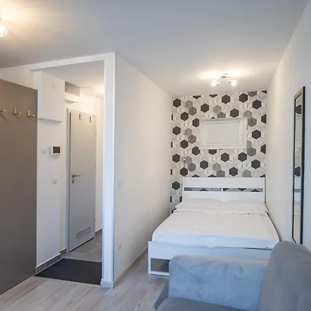 Antracit - Csendes Belvárosi Szállás, Saját Garázzsal * Pécs