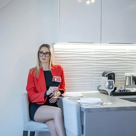 Apartman Antracit - Csendes Belvárosi Szállás, Saját Garázzsal *