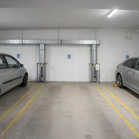 Antracit - Csendes Belvárosi Szállás, Saját Garázzsal Pécs