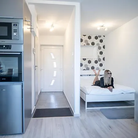 Antracit - Csendes Belvárosi Szállás, Saját Garázzsal Apartman *
