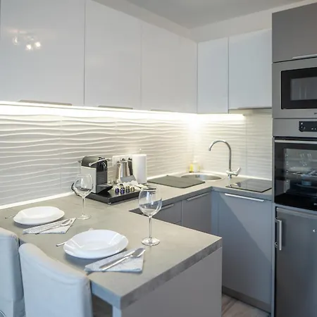 Antracit - Csendes Belvárosi Szállás, Saját Garázzsal Apartman Pécs