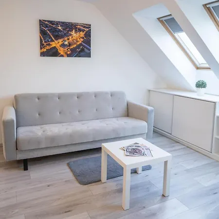 Apartman Antracit - Csendes Belvárosi Szállás, Saját Garázzsal Pécs